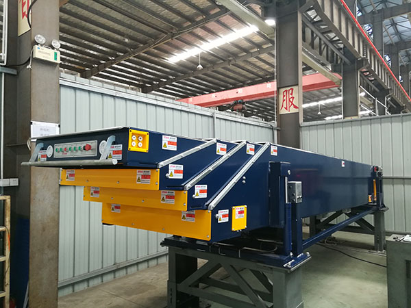 Lifting belt retractable conveyor with climbing platform_Express Logistics sorting equipment supplier_Taicang STian Automation Equipment Co., Ltd.